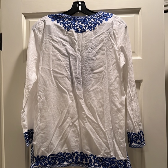 Top - Picture 2 of 2